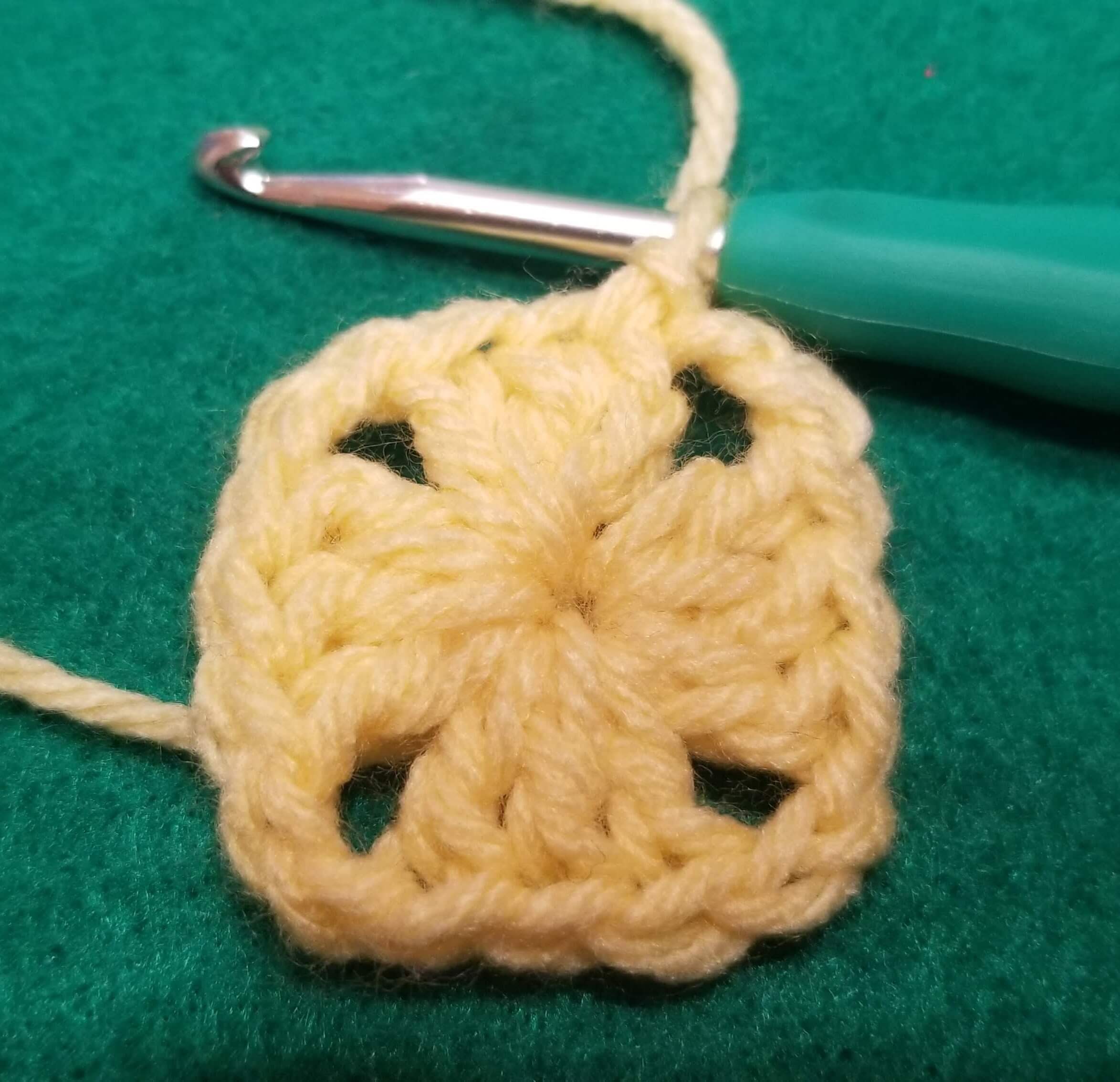Traditional Granny Squares Step 1 Traditional Granny Squares Step 1